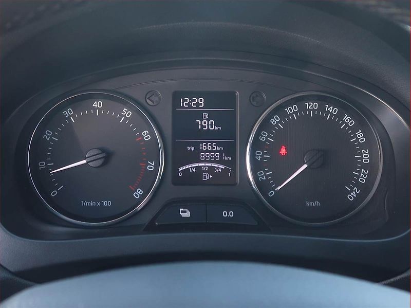 Škoda Rapid (2013) Ambition 1.2 TSI, Tempomat - fotka 11 z 16