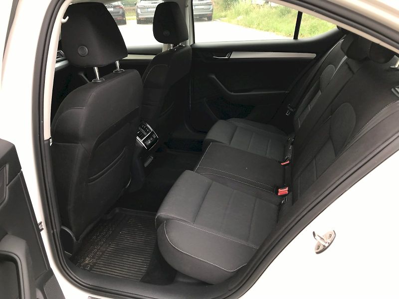 Škoda Superb (2018) GRT AMB TD 110/2.0 A7F - fotka 19 z 26