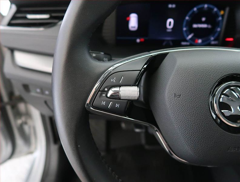 Škoda Octavia (2023) Ambition 2.0 TDI, ČR,1.maj - fotka 19 z 24