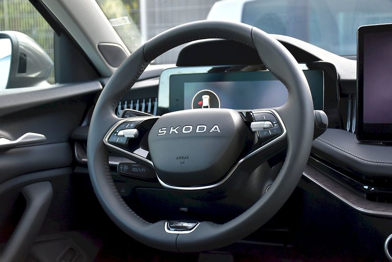 Škoda Superb (2026) Combi Laurin & Klement 2,0 TDI - fotka 43 z 45