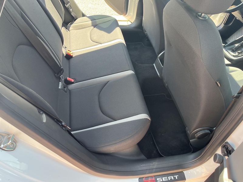 Seat Leon 1.2 TSi  ČR - fotka 14 z 32
