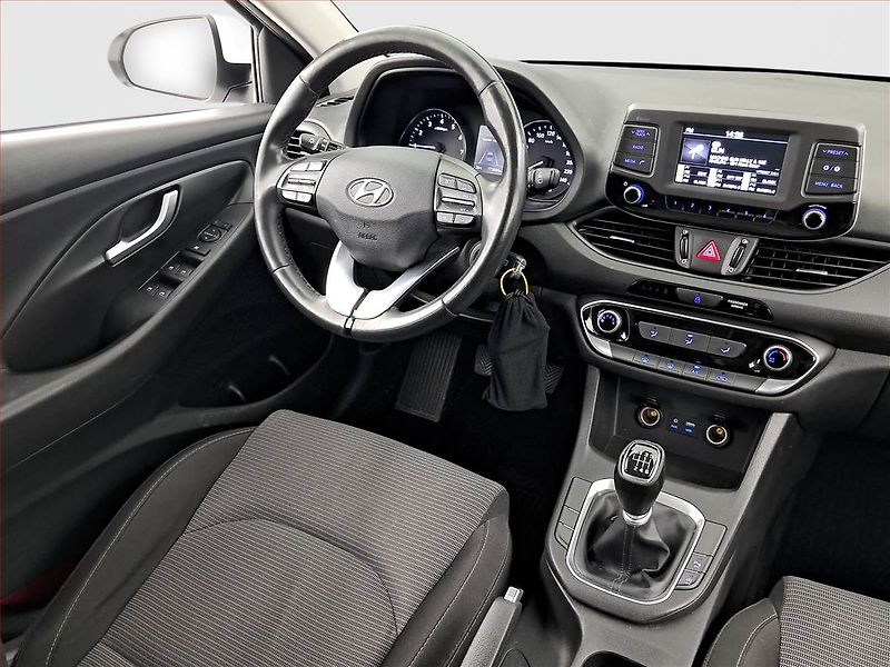 Hyundai i30 (2017) 1.0 T-GDI, Tempomat - fotka 7 z 19