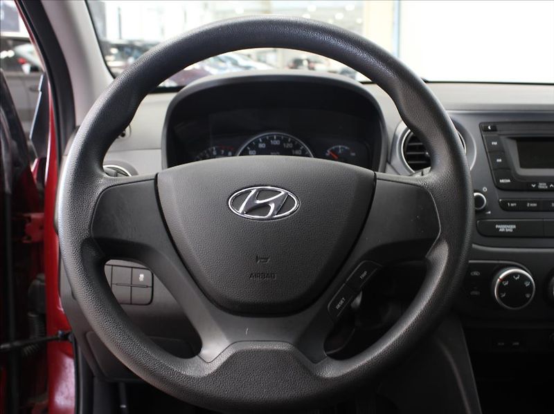 Hyundai i10 1,0 i 48kW 1.maj.ČR  86tkm. - fotka 9 z 15