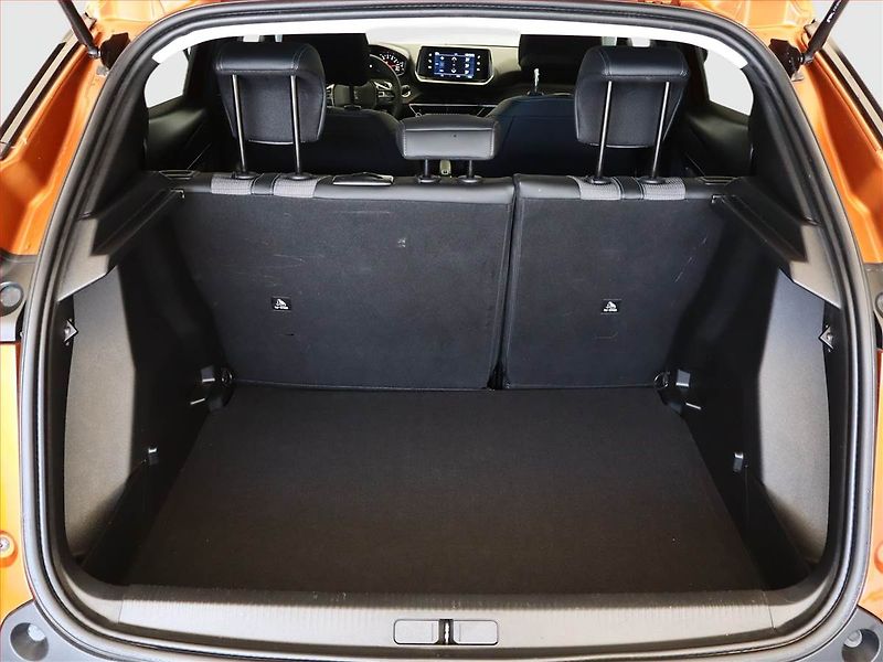 Peugeot 2008 (2021) 1.2 PureTech, Automat - fotka 12 z 17