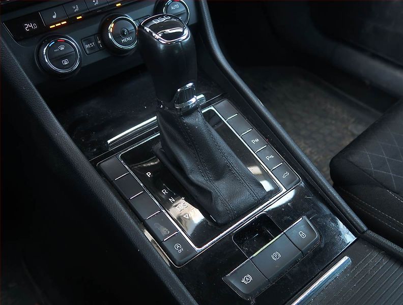 Škoda Superb (2015) Style Plus 1.6 TDI, Automat - fotka 13 z 16