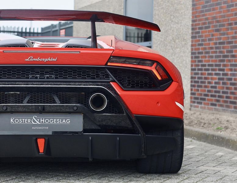 Lamborghini Huracán (2018) Spyder Performante Misano Red  - fotka 10 z 61