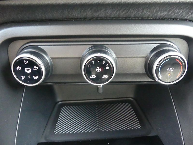Citroën C3 (2026) PLUS Turbo 100k Manual - fotka 16 z 21