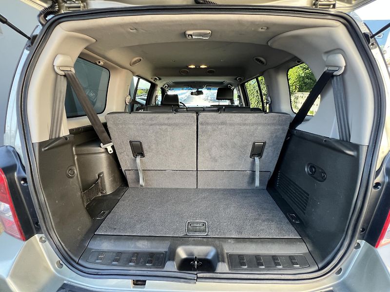 Nissan Pathfinder 2.5DCi 4x4 AUTOMAT 7MÍST  - fotka 27 z 43