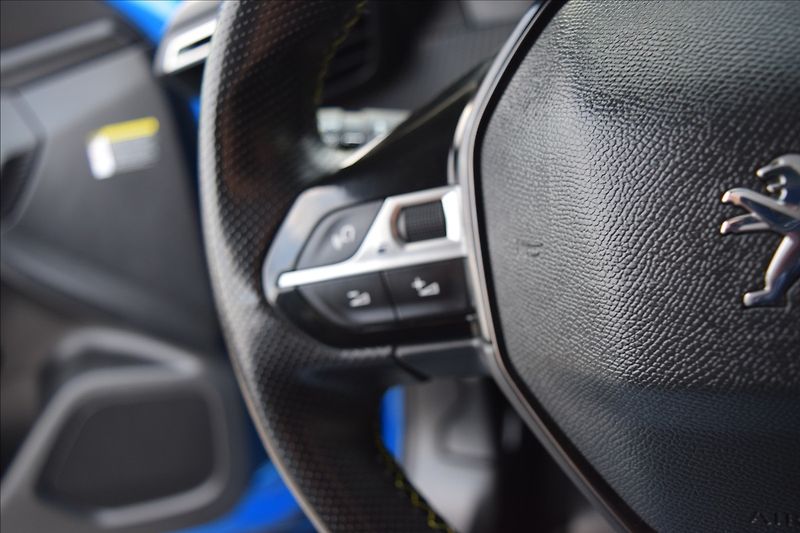 Peugeot 2008 0,0 100KW GT NAVI 360° KAMERA - fotka 34 z 47