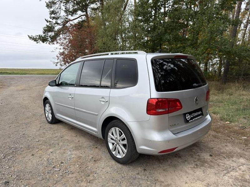 Volkswagen Touran 1,6 TDi BLUEMOTION STYLE - fotka 4 z 28