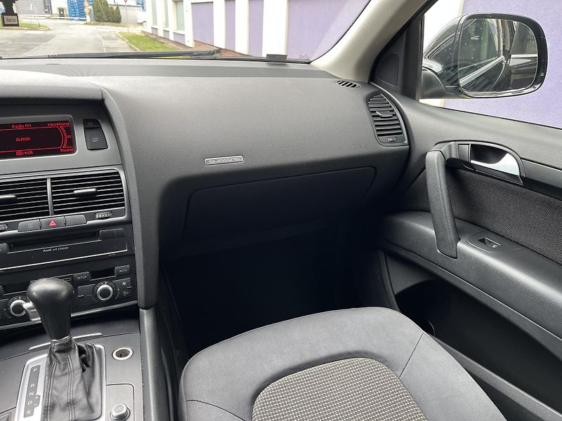 Audi Q7 3,0 TDI V6 Quattro - fotka 32 z 34