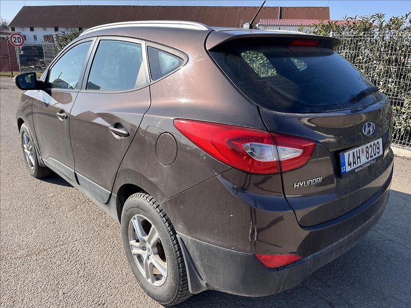 Hyundai ix35 1,7 CRDi 85KW KLIMA ALU 2xKOLA - fotka 8 z 31