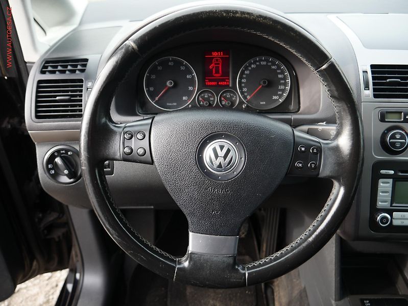 Volkswagen Touran (2007) 1.4 TSi, autoAC, tažné - fotka 14 z 17