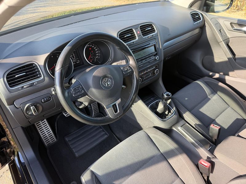 Volkswagen Golf (2011) VI 1,4i16V STYLE 1 MAJITEL - fotka 24 z 66