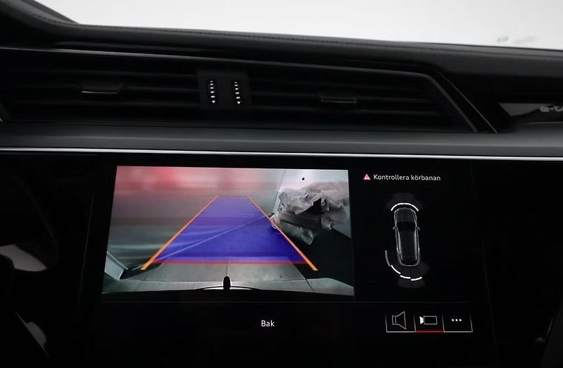 Audi Q8 e-tron 55 Q Kamera Tažné LED Vzduch - fotka 18 z 27