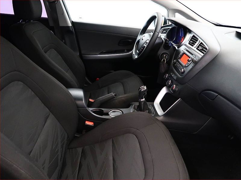 Kia Ceed (2012) 1.6 CRDi - fotka 9 z 15