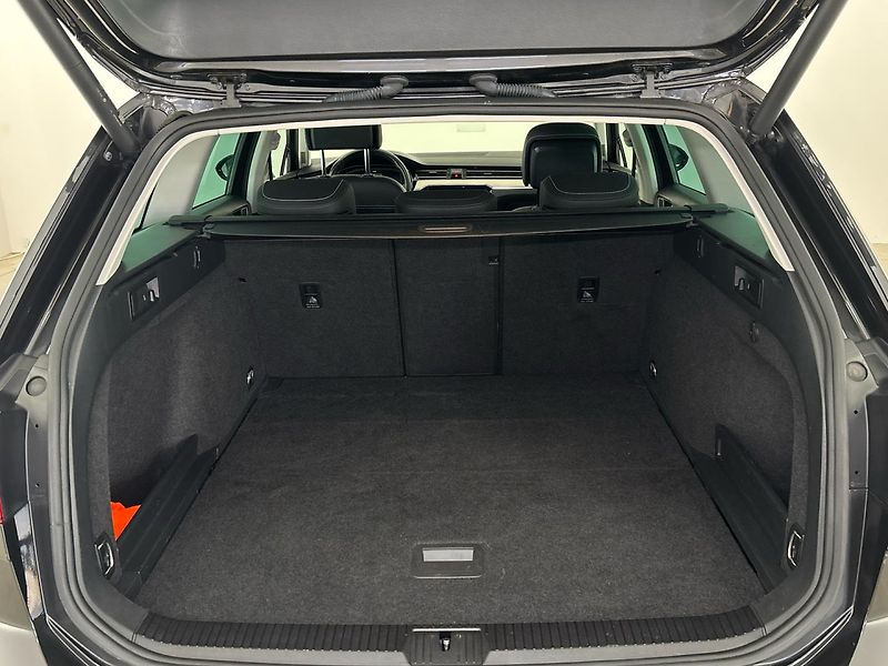 Volkswagen Passat Elegance DSG - fotka 10 z 30