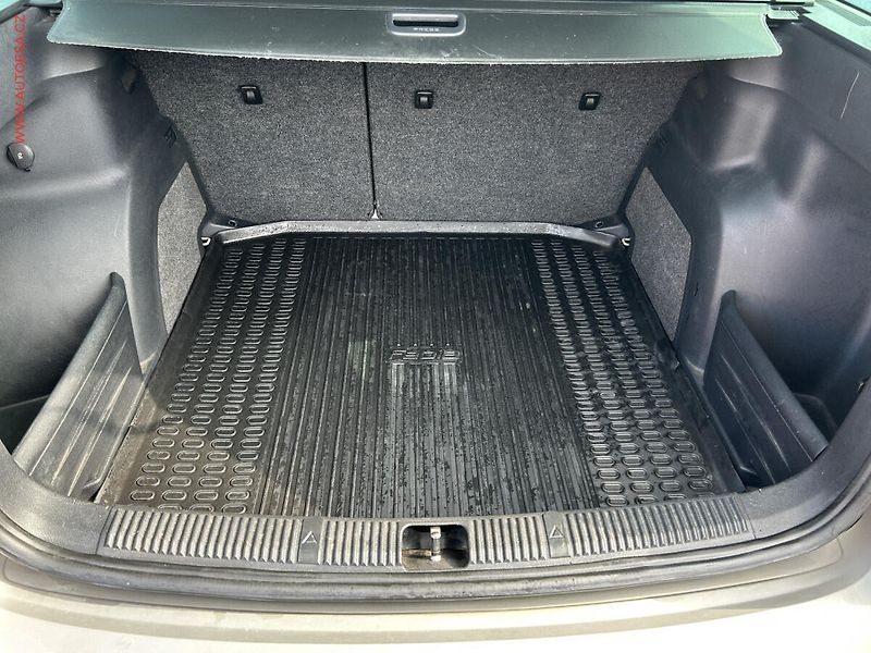 Škoda Fabia (2008) 1.2 12V, ČR, AC, park.asist - fotka 7 z 14