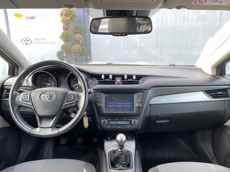 Toyota Avensis 2.0D, ČR, Trend, tažné, navi - fotka 10 z 18
