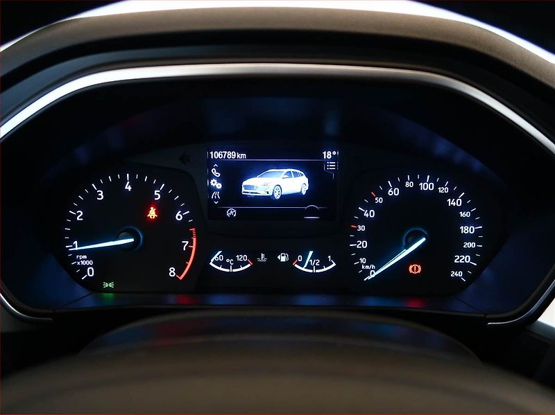Ford Focus (2020) 1.0 EcoBoost, Tempomat - fotka 11 z 15