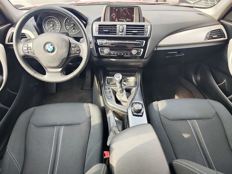 BMW Řada 1 118i Advantage ČR - fotka 12 z 28