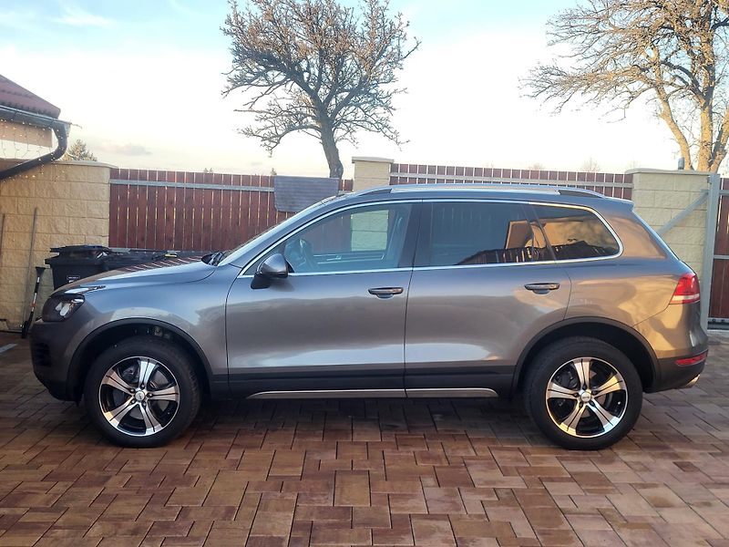 Volkswagen Touareg 4.2V8 TDi 250kW*1.MAJITEL* - fotka 2 z 40