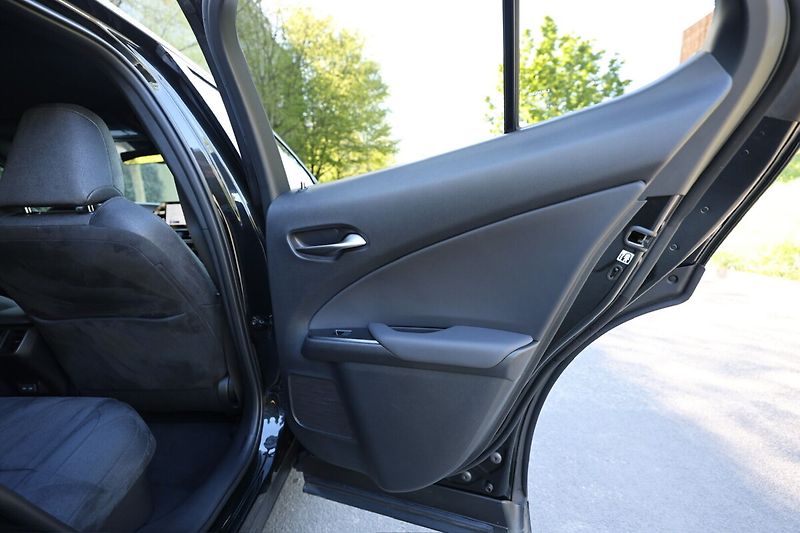 Lexus UX 300h 300H 2.0 HEV BUSINESS TECH - fotka 25 z 30