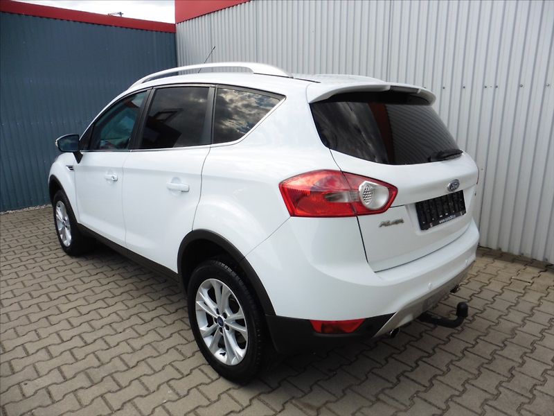 Ford Kuga 2,0 TDCi Titanium 4X4 - fotka 6 z 13