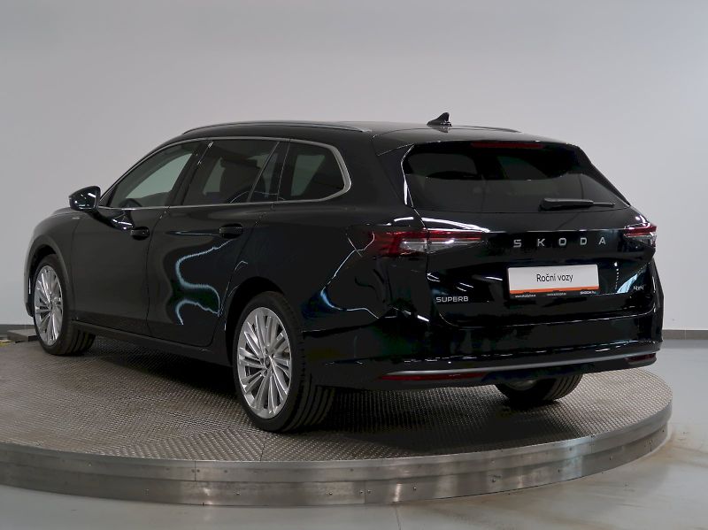 Škoda Superb (2025) LAURIN&KLEMENT 2.0TDI 142KW 4x - fotka 7 z 44