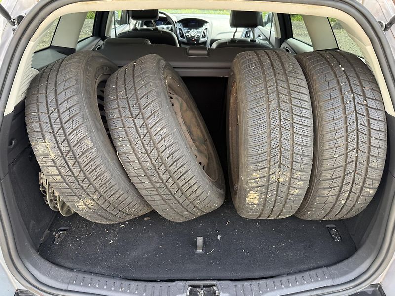 Ford Focus 2,0TDCI 120 kW AUTOMAT - fotka 7 z 23