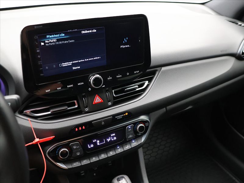 Hyundai i30 Fastback 1,5 T-GDI 159k CZ DPH - fotka 19 z 28