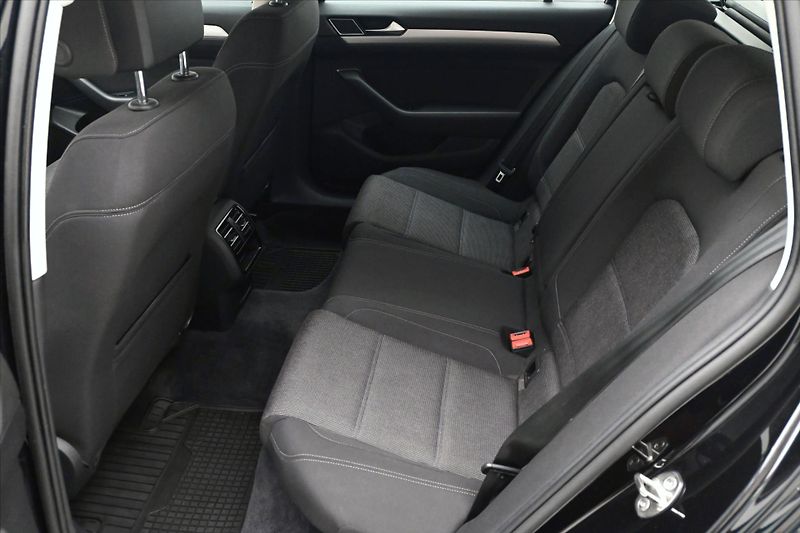 Volkswagen Passat 2,0 TDI 110 kW COMFORTLINE Zár - fotka 14 z 28