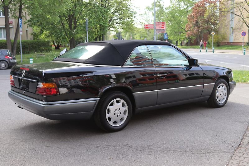 Mercedes-Benz 124 E320 CABRIO 162kW - fotka 10 z 50