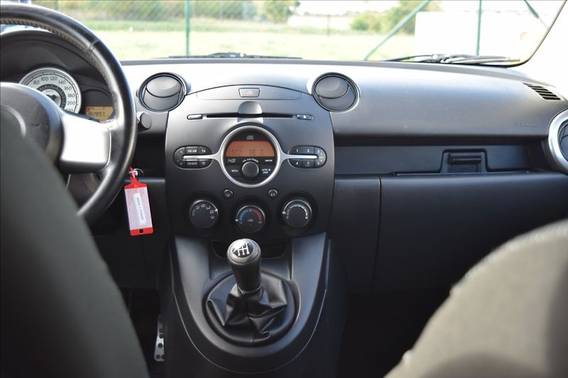 Mazda 2 1,5 MZR 76KW ALU KLIMA - fotka 18 z 38