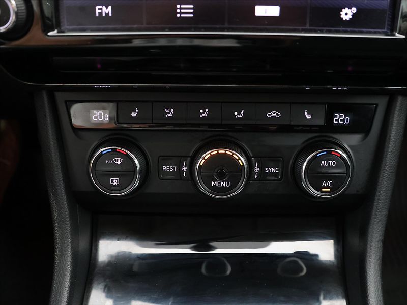Škoda Superb 2,0 TDI 110kW CZ Aut.klima Nav - fotka 21 z 31