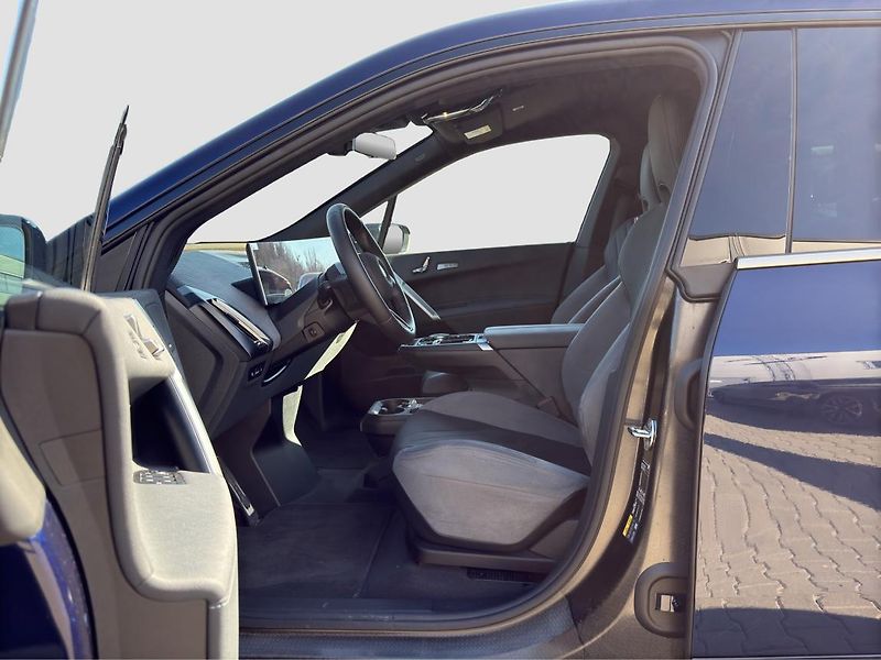 BMW iX xDrive45 - fotka 2 z 16