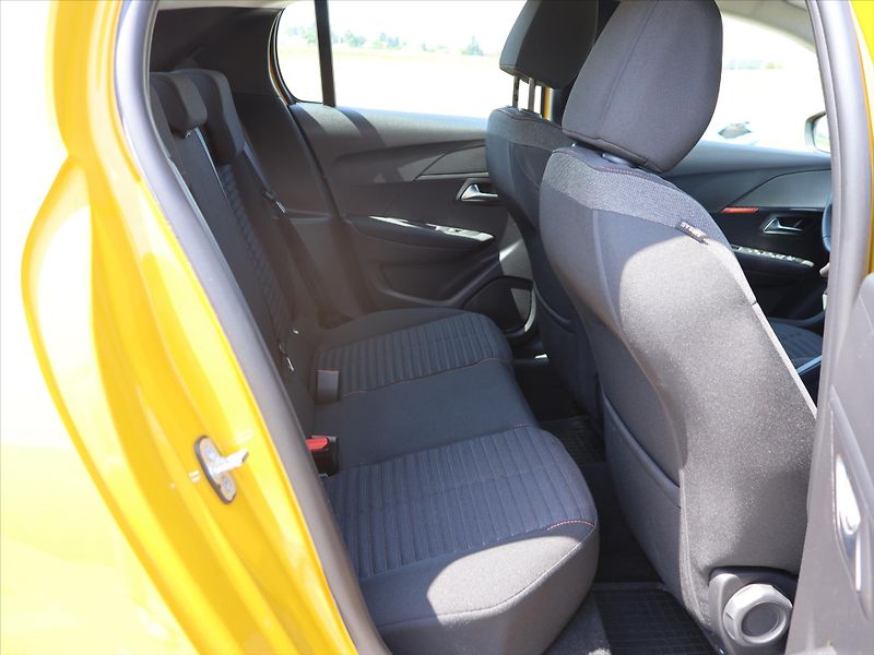 Peugeot 208 1,2 101k Allure CZ 1.Maj DPH - fotka 11 z 24