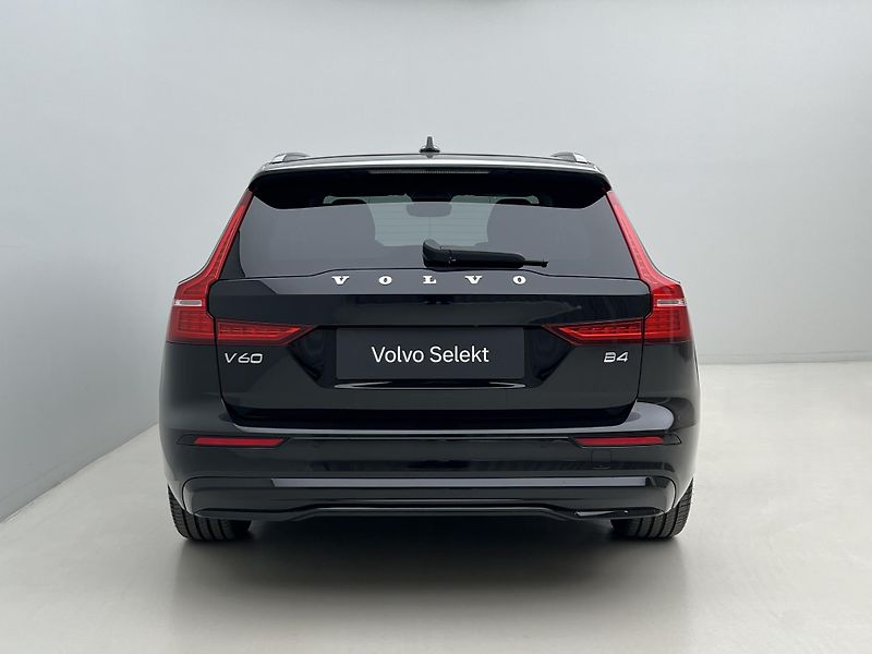 Volvo V60 B4 PLUS DARK PANORAMA - fotka 12 z 49