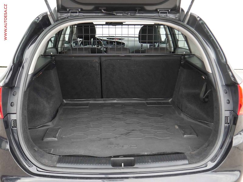 Kia Ceed (2014) 1.6 CRDi, Výhř.sed. - fotka 7 z 15