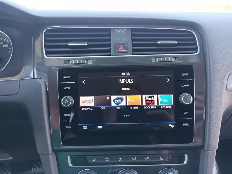 Volkswagen Golf 1,0 TSI,ČR,1MAJ,RADAR,LED,DPH - fotka 31 z 42