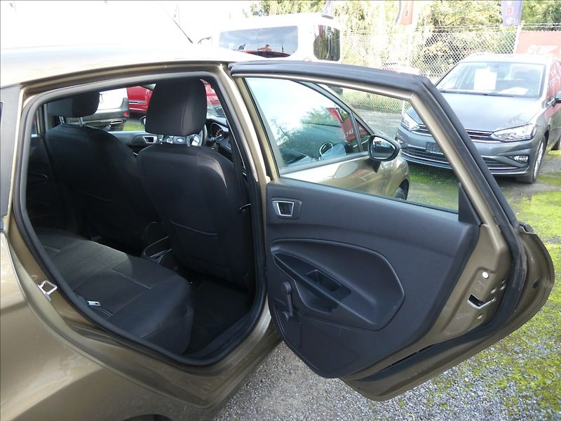 Ford Fiesta 1,2 i 60kW 1.MAJITEL, SERVISKA - fotka 23 z 44