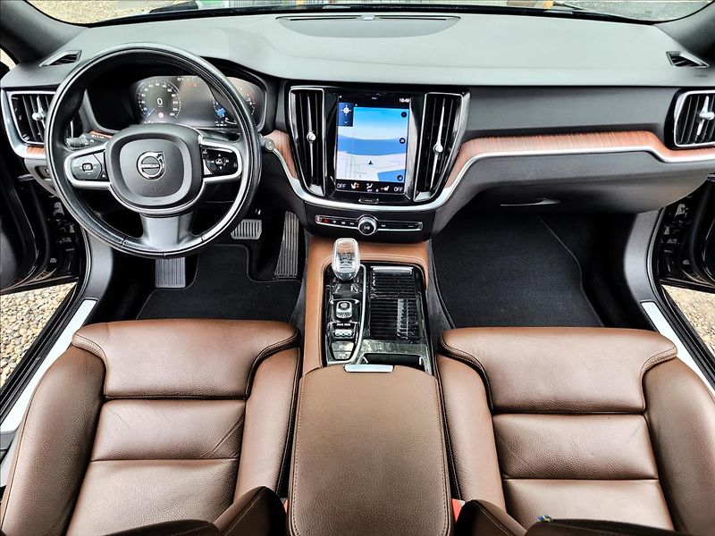 Volvo V60 2,0 T6 ,AWD,Inscription,kůže - fotka 19 z 50