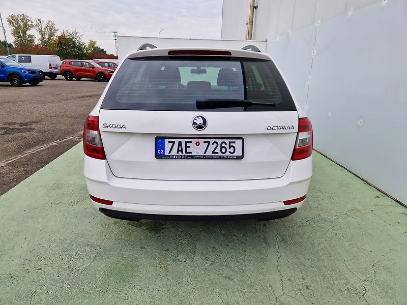 Škoda Octavia 1.6 TDI - fotka 10 z 34
