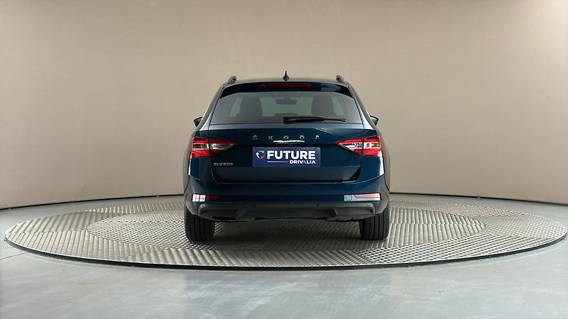 Škoda Superb 2.0 TDI DSG Ambition Combi - fotka 5 z 26