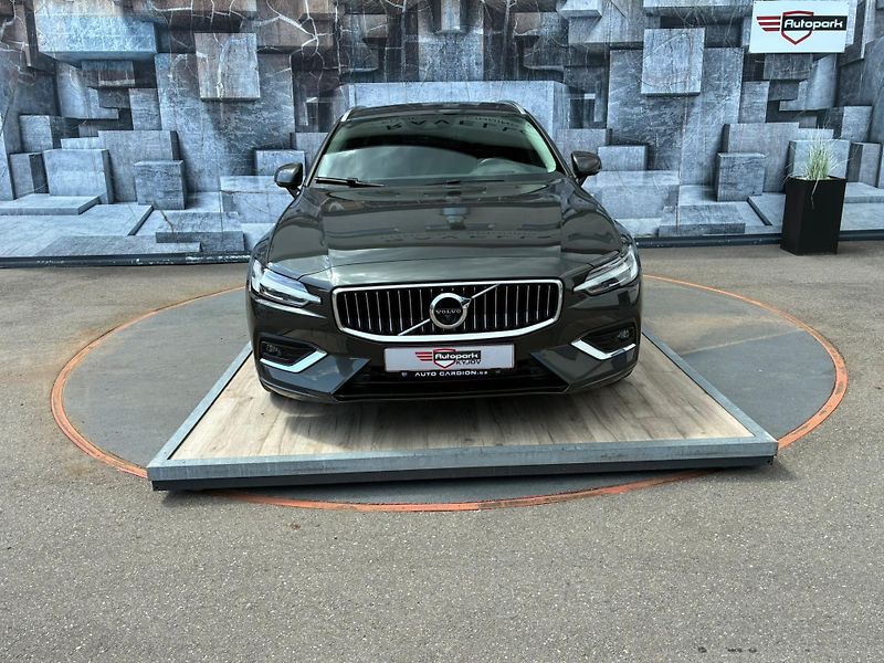 Volvo V60 (2020) 2.0D,140KW,BLIS,ACC,MATRIX,DPH - fotka 2 z 26