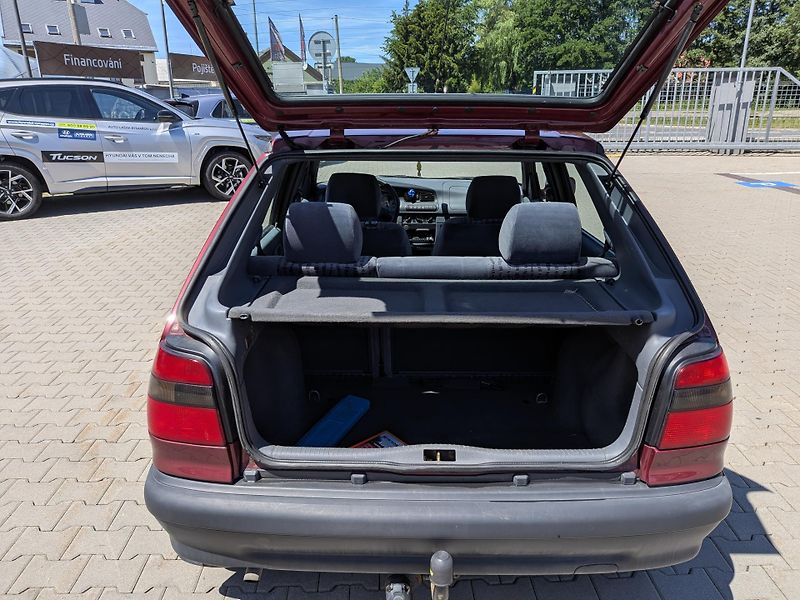 Škoda Felicia 1,3 50kW TAŽNÉ ,CENTRÁL   - fotka 16 z 16