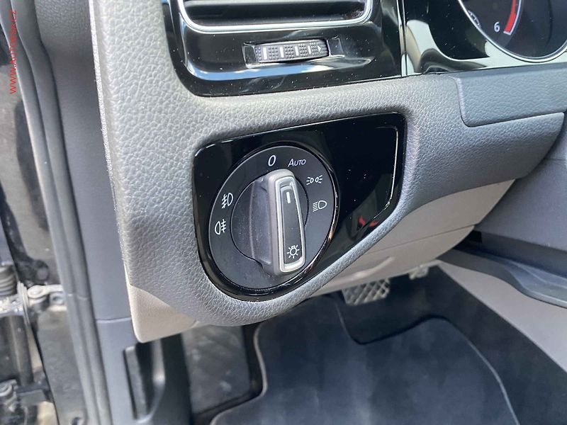 Volkswagen Golf (2013) 2.0 TDi, Highline, DSG, bixen - fotka 15 z 19