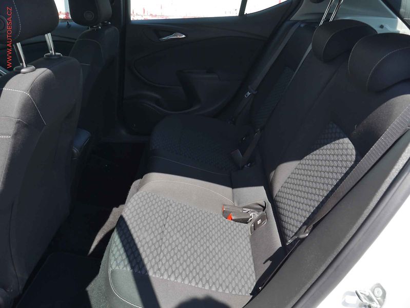 Opel Astra (2018) 1.4i, 2.maj,ČR - fotka 10 z 16