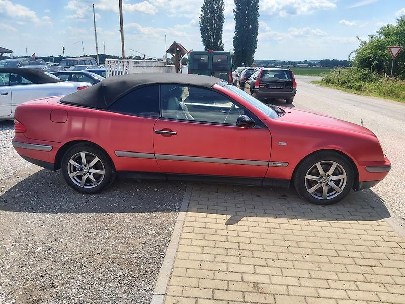Mercedes-Benz CLK (1998)  320, 160 KW - fotka 8 z 41