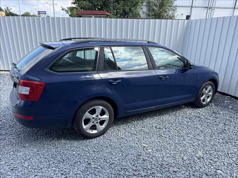 Škoda Octavia 1,6 TDI 77kW původ ČR - fotka 13 z 50